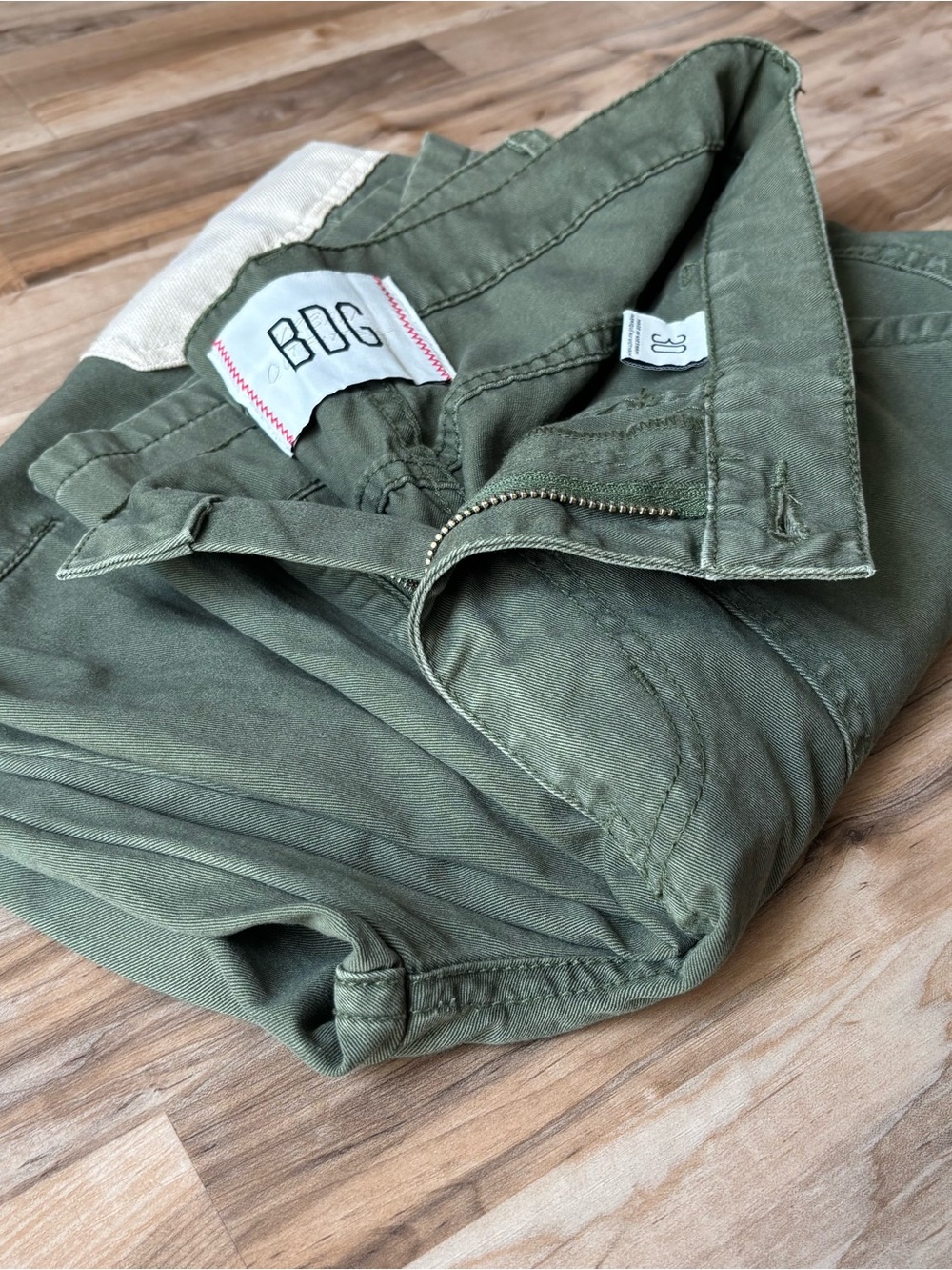 BDG Desert Curved Skate Pants Cargo Olive with Cream & Blue Patch Pockets - Picture 11 of 14